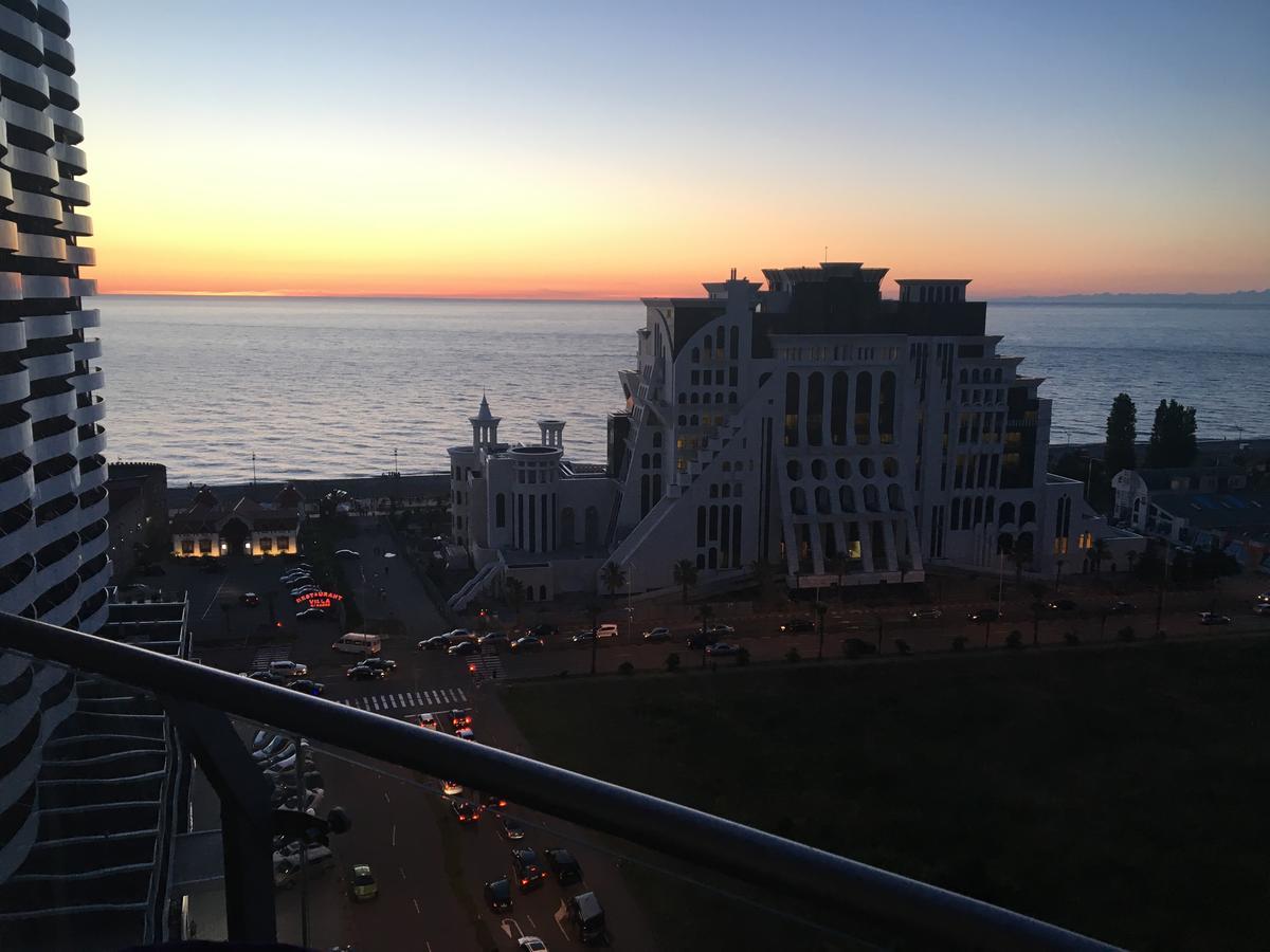 Orbi Plaza Tamara Aparthotel Batumi Exterior photo
