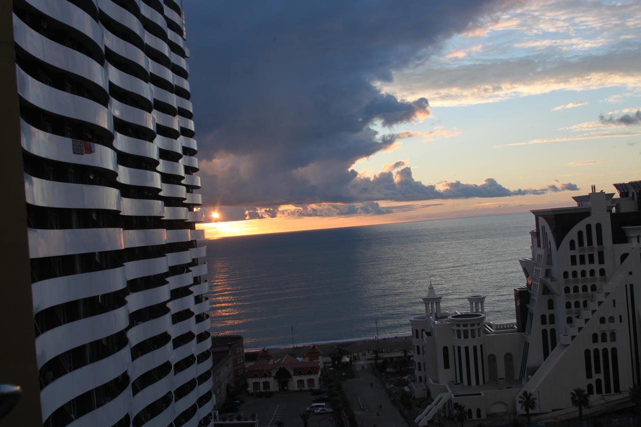 Orbi Plaza Tamara Aparthotel Batumi Exterior photo